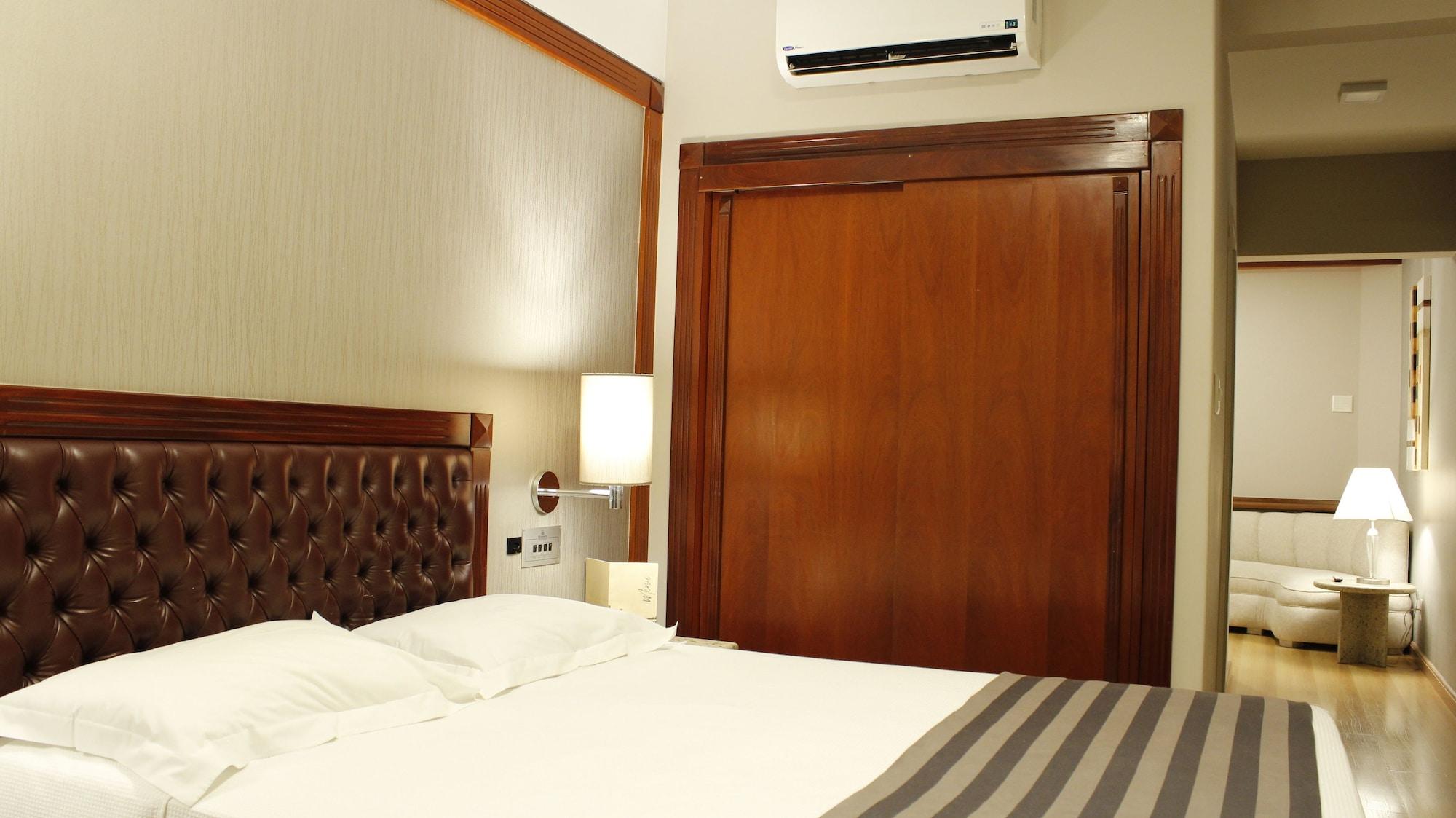 Hotel Bourbon Business 4*
